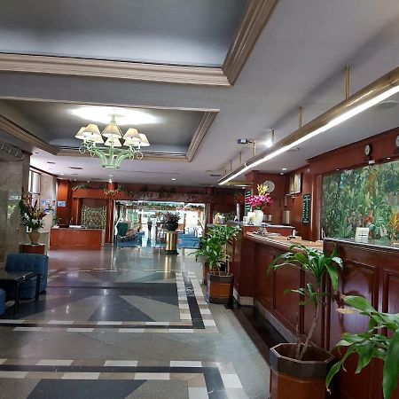 The Park Hotel Sukhumvit 7 Бангкок Экстерьер фото