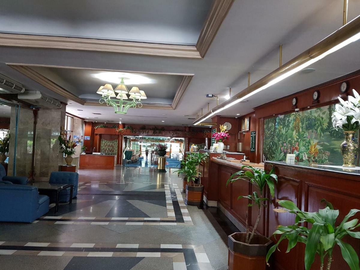 The Park Hotel Sukhumvit 7 Бангкок Экстерьер фото