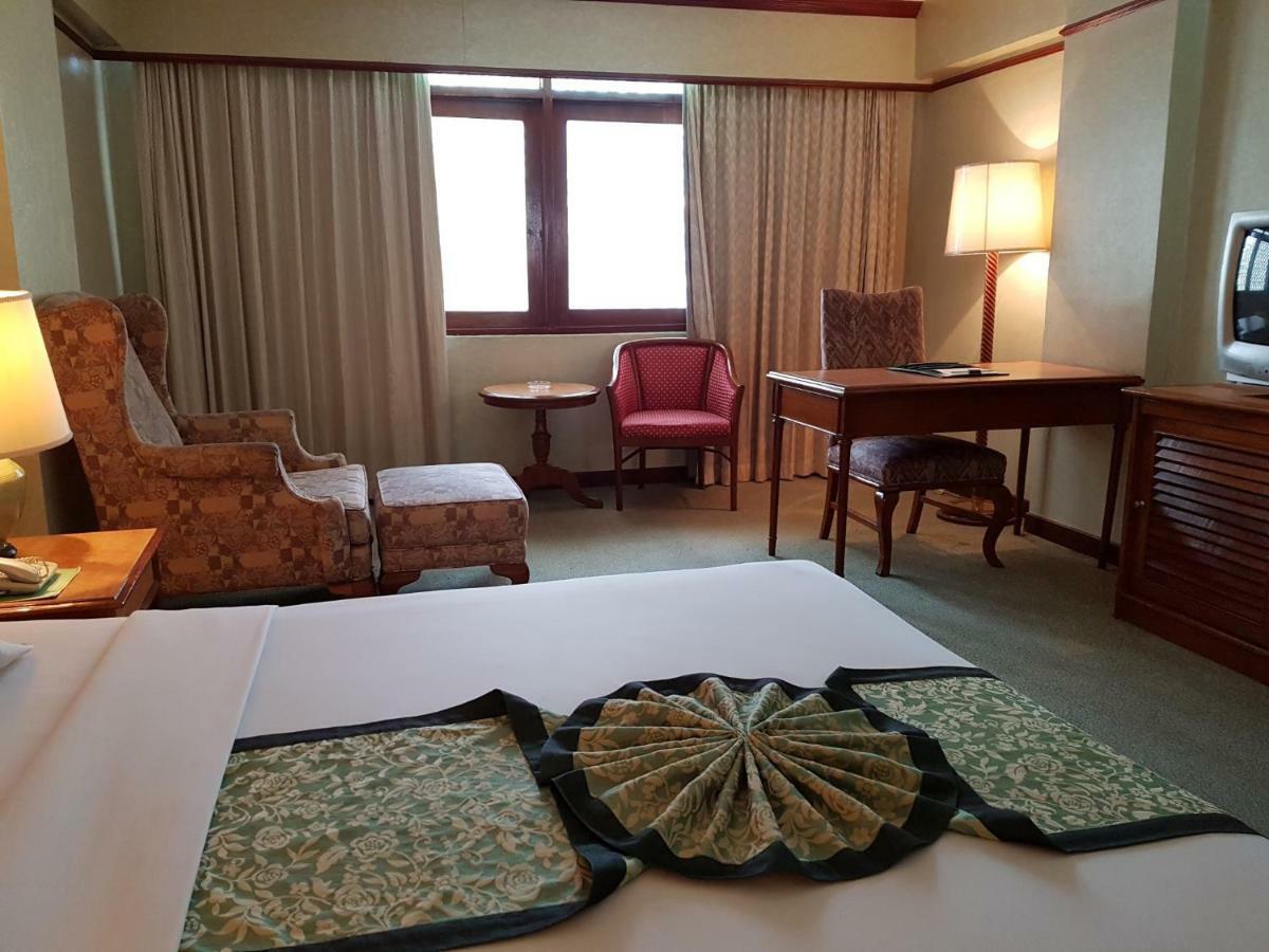 The Park Hotel Sukhumvit 7 Бангкок Экстерьер фото