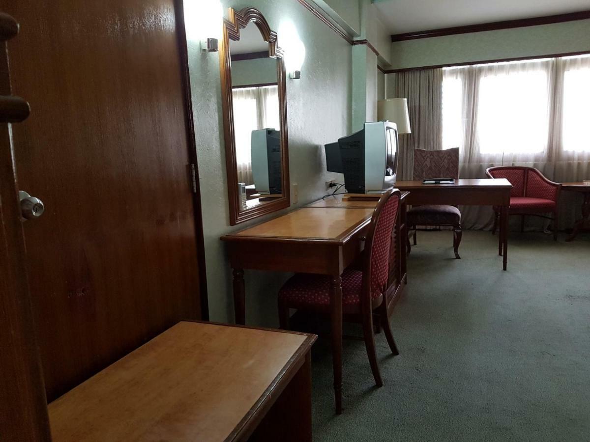 The Park Hotel Sukhumvit 7 Бангкок Экстерьер фото