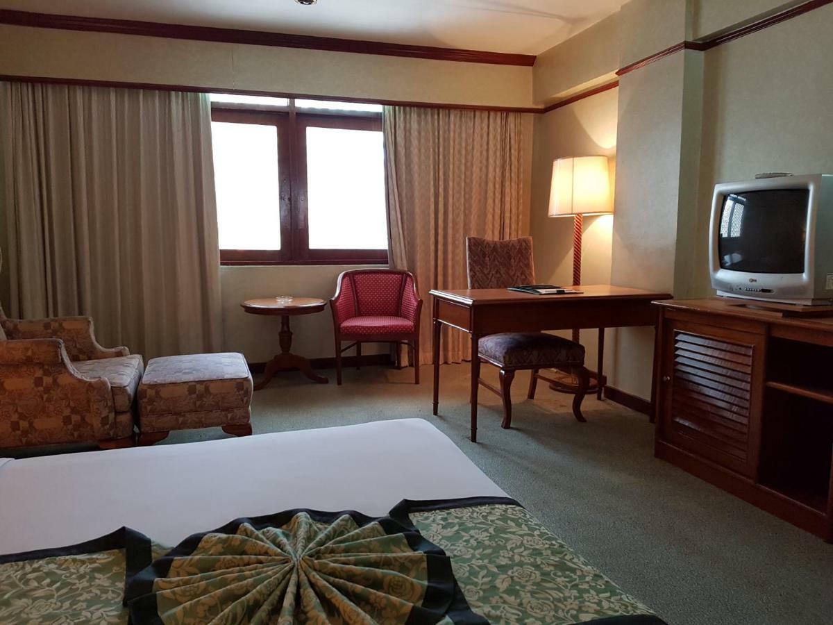 The Park Hotel Sukhumvit 7 Бангкок Экстерьер фото
