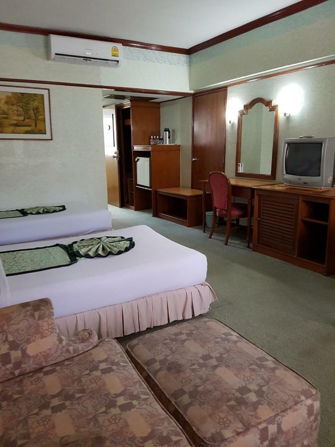 The Park Hotel Sukhumvit 7 Бангкок Экстерьер фото