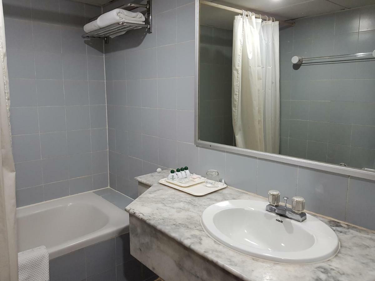 The Park Hotel Sukhumvit 7 Бангкок Экстерьер фото