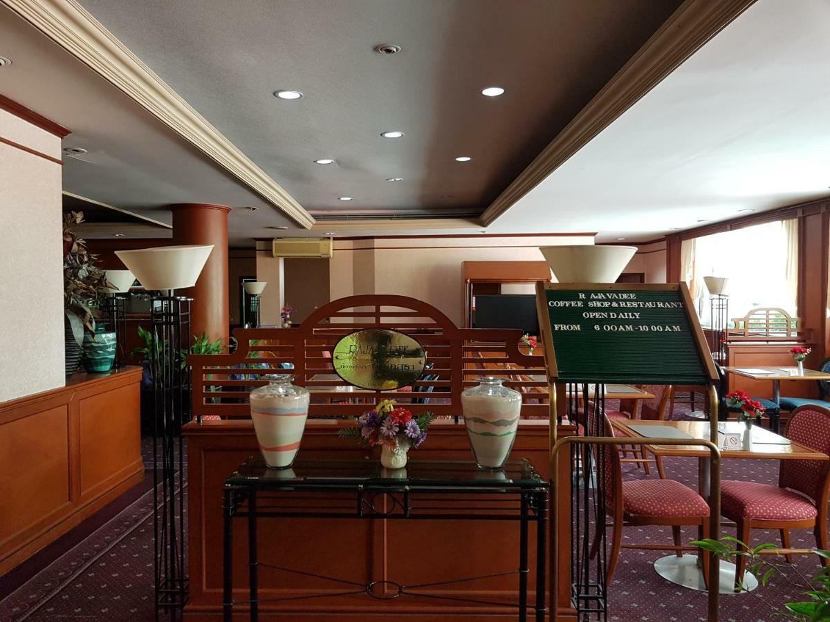 The Park Hotel Sukhumvit 7 Бангкок Экстерьер фото