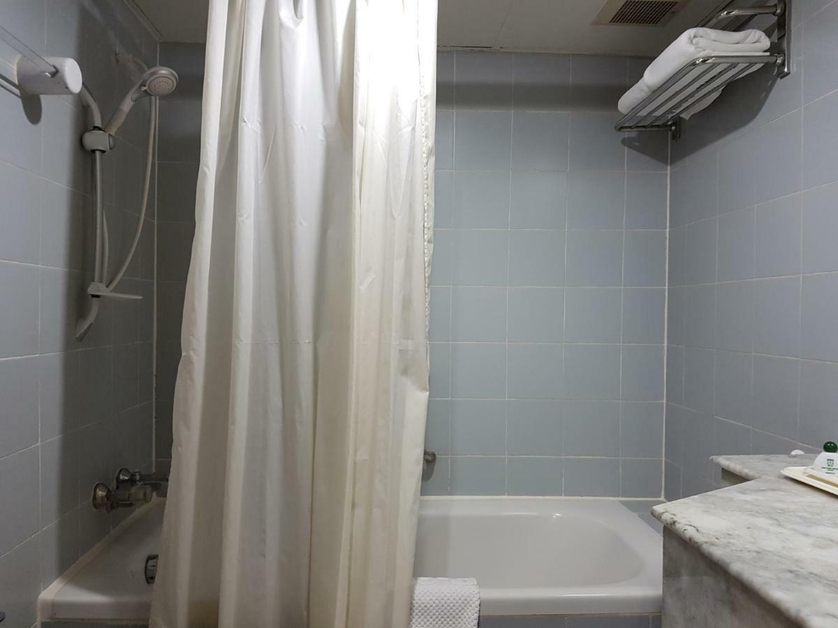 The Park Hotel Sukhumvit 7 Бангкок Экстерьер фото