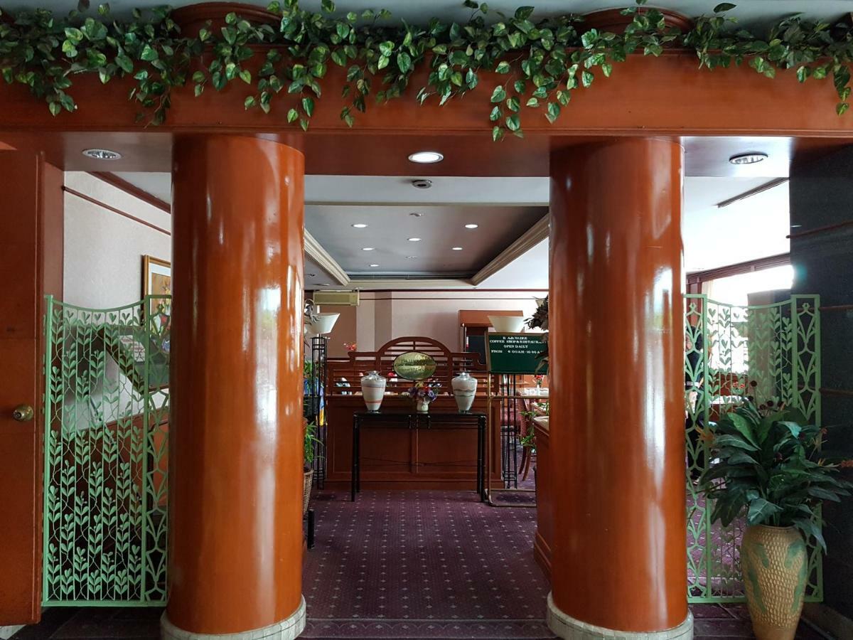 The Park Hotel Sukhumvit 7 Бангкок Экстерьер фото