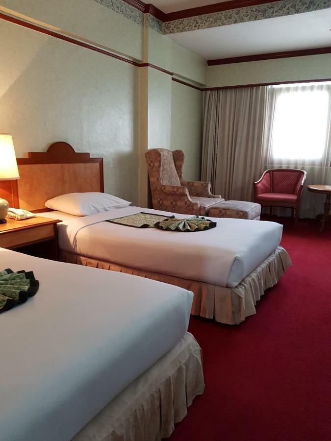 The Park Hotel Sukhumvit 7 Бангкок Экстерьер фото