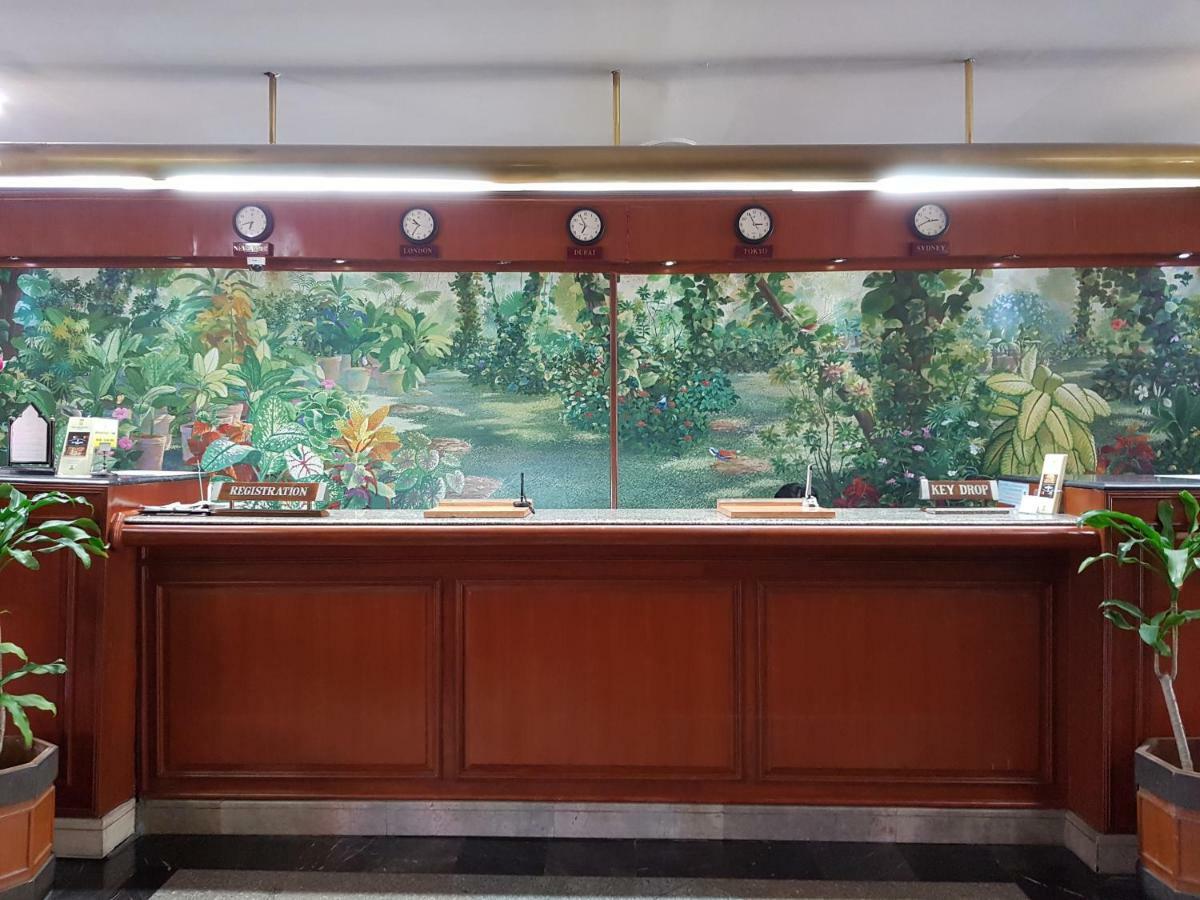 The Park Hotel Sukhumvit 7 Бангкок Экстерьер фото